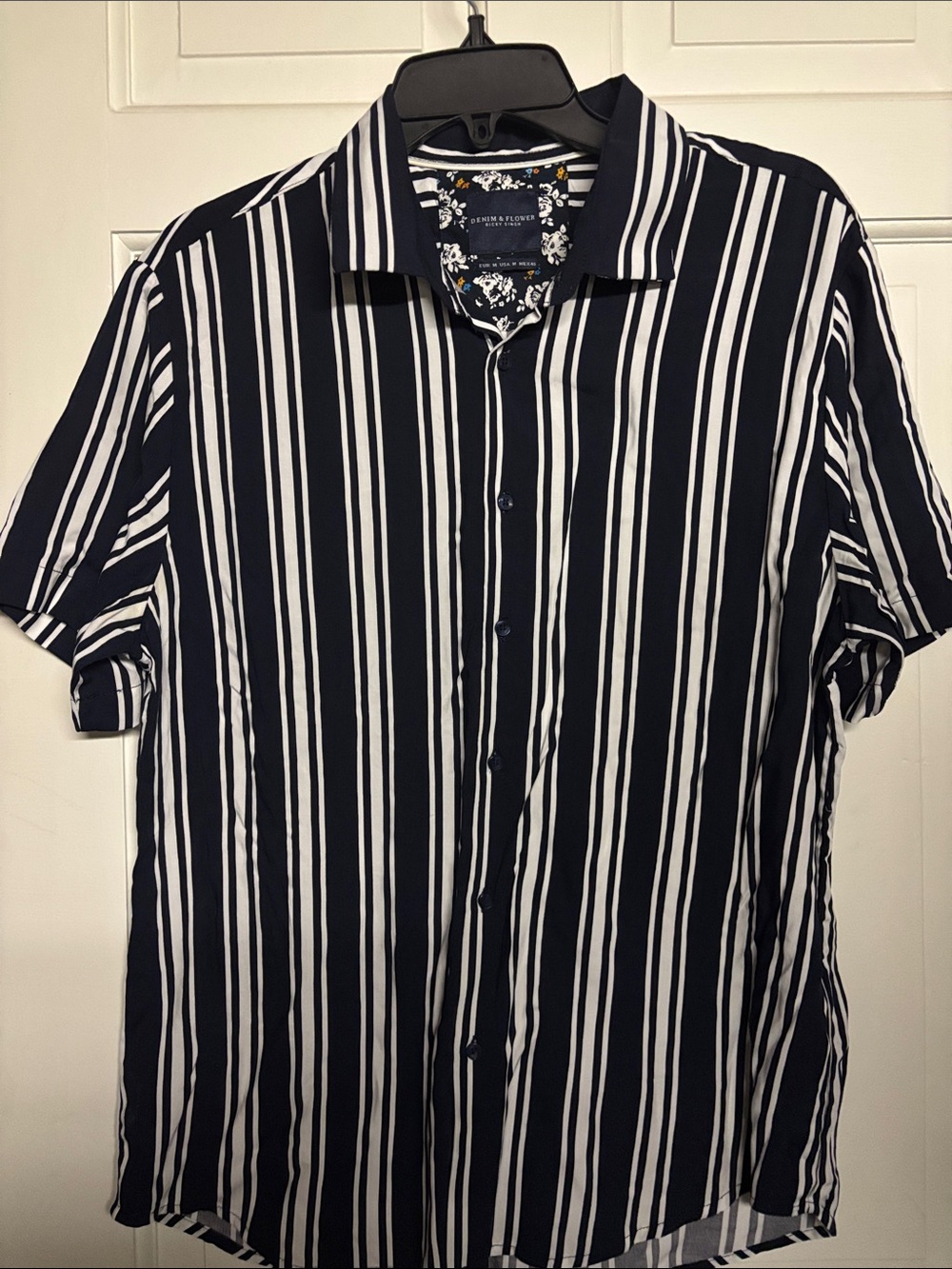 Men's Navy & White Vertical Stripe Short-Sleeve Shirt